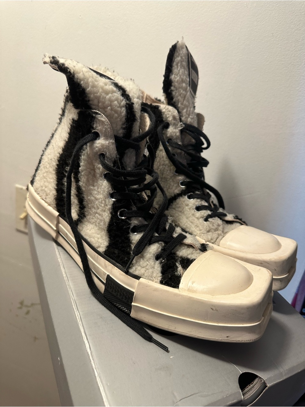Converse x DRKSHDW Rick Owens TURBODRK Hi Zebra Sherpa Sneakers Men’s 8.5